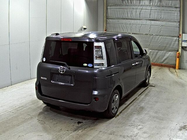 2011 Toyota Sienta